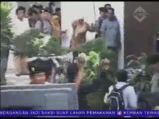 Keluarga Korban Pembunuhan Pukuli Terdakwa