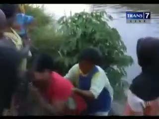 Histeris, Ibu Hamil Tewas Terseret Arus Sungai