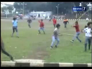 Pelajar Tawuran di Lapangan