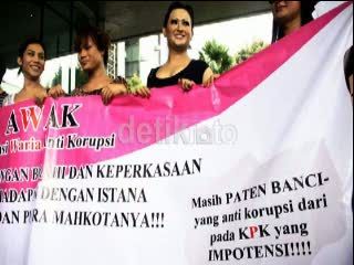 Waria Tuntut KPK Tidak Banci