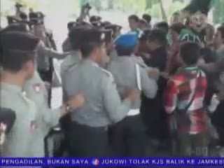 Ricuh Demo BBM, Mahasiswa dan Polisi Terluka