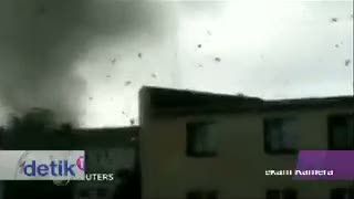 Hancurkan Pemukiman Warga, Tornado Terekam Kamera