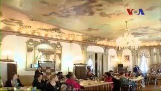 Mencari Desain dan Desainer Batik Amerika