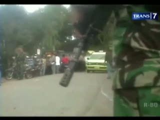 Bentrok Warga, 2 Mobil dan 1 Rumah Hancur