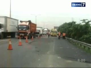 Tanah Amblas, Jalur Tol Cipularang Macet