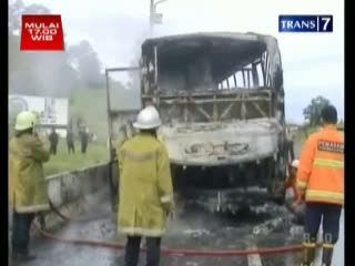 Bus Terbakar di Jalan Tol Cipularang