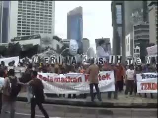Ratusan Orang Tolak Hari Tanpa Tembakau