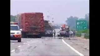 Tabrakan Beruntun 56 Mobil, 9 Orang Tewas