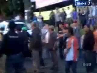 Ratusan Pengemudi Bus Blokir Tol