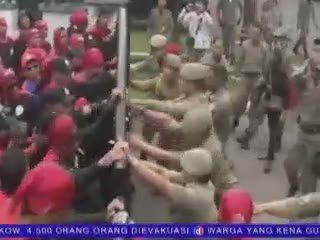 Demo Buruh Tolak Kenaikan BBM Ricuh