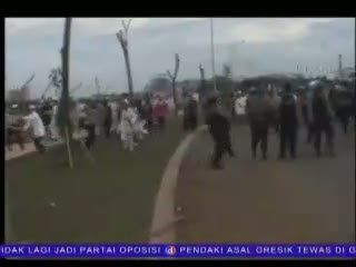 Ratusan Anggota FPI Bentrok dengan Polisi