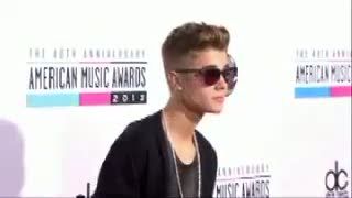 Justin Bieber Daftar Liburan ke Luar Angkasa
