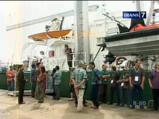 SBY Tinjau Kapal Rainbow Greenpeace