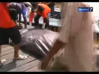 Pria Tewas di Sungai, Keluarga Histeris