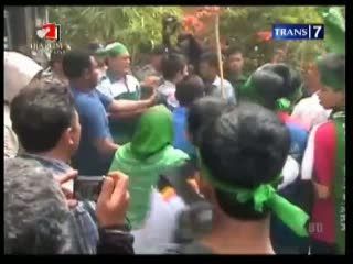 Demo Anti Mafia Tanah Berakhir Ricuh