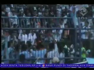 Kemenangan 9-1 Persela atas PSPS Diwarnai Kericuhan