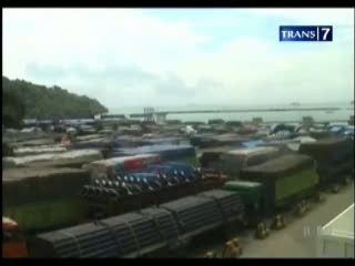 Cuaca Buruk, Ribuan Truk Antre di Merak
