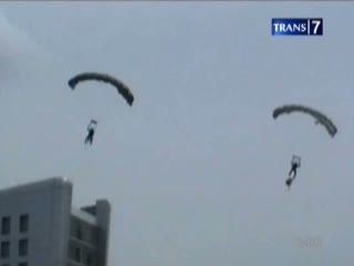 Ikuti Latgab, Penerjun Malaysia Salah Mendarat