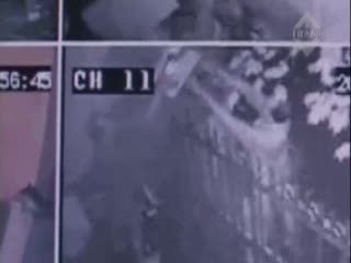 Maling Bercelana Dalam Kuras Toko Terekam CCTV