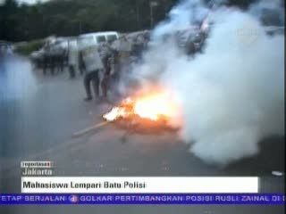 Demo Tolak Kenaikan Harga BBM Berujung Bentrok