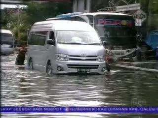 Banjir Rob Masih Genangi Kawasan Pademangan