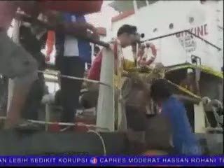 Rebutan Sisa BBM di Lambung Kapal 