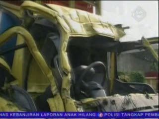 Tiga Truk Tabrakan Beruntun