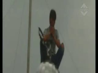 Dilarang Adzan, Pria Ini Nekat Memanjat Kubah Masjid