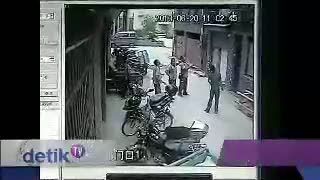 Ditinggal Orangtua, Balita Jatuh dari Lantai 5