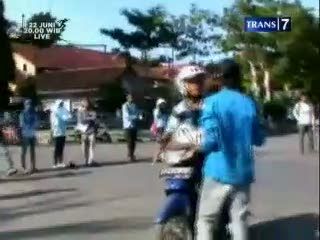Demo Tolak Kenaikan BBM, Warga vs Mahasiswa Bentrok