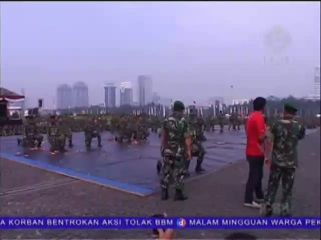 Prajurit TNI Demonstrasikan Beladiri