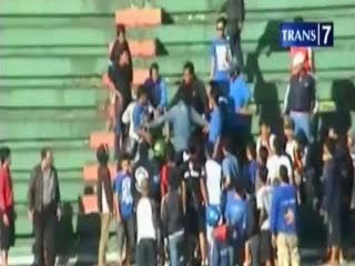 Aremania Sweeping Bonek