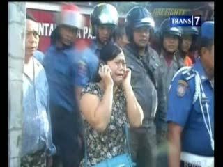 Rumah Terbakar, Pemilik Histeris Hingga Pingsan