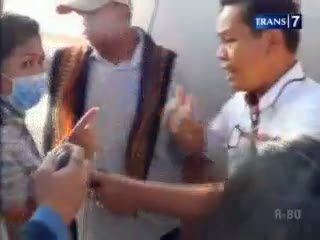Petugas Demo, Penumpang KRL Terlantar