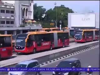 Jokowi Anulir Rencana Kenaikan Tarif Transjakarta