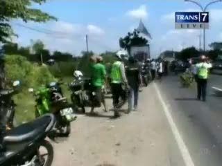 Minibus Tabrak Truk, 3 Tewas