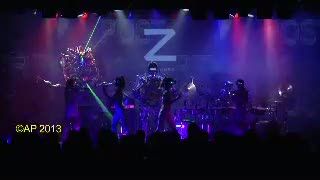 Band Robot Pukau Publik Jepang