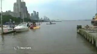 Helikopter Mendarat di Sungai