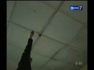 Peluru Nyasar Merusak Rumah Warga