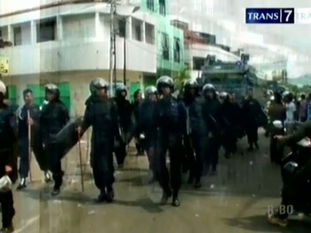 Warga Serang Mapolres Dompu