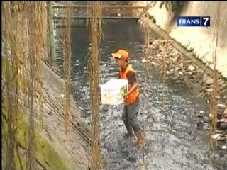 Penemuan Mayat Bayi Mengapung di Kali