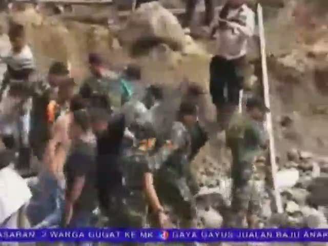 Evakuasi Korban Tewas Gempa Aceh