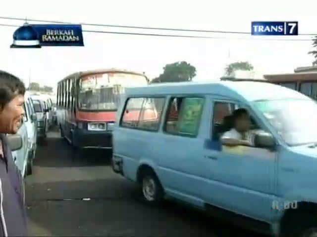 Siapa Menggantung Tarif Baru Angkot?