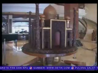 Unik! 100 Kg Kurma Dijadikan Replika Masjid