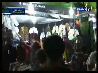 Masjid Agung Surabaya Menggelar Bazar Ramadan