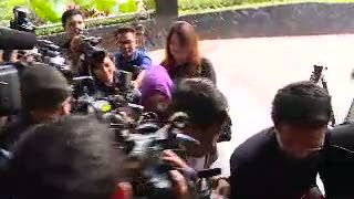 Di KPK, Septi Sanustika Nyanyikan Lagu PKS untuk Fathanah