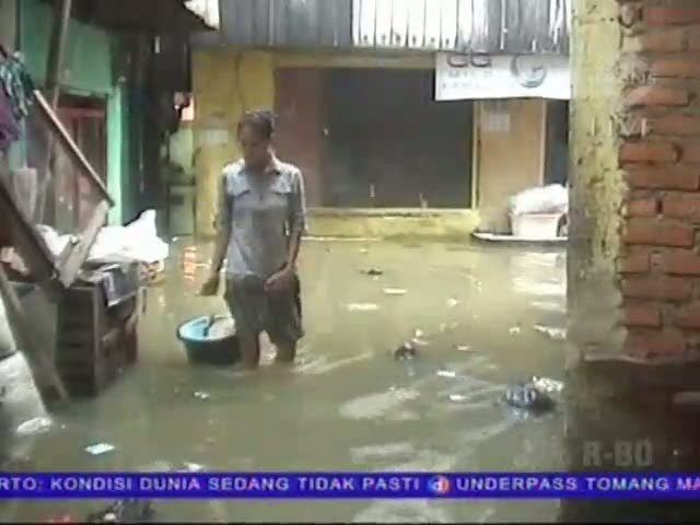 Banjir Sejak Kamis Malam, Air Berbau dan Kotor