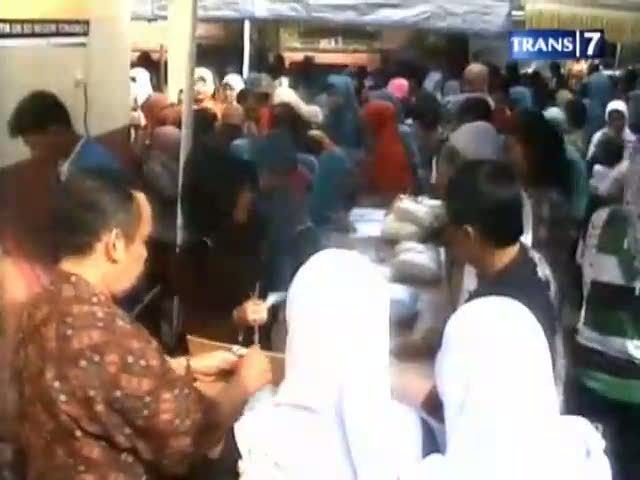 Pasar Murah Diserbu Warga Mampu