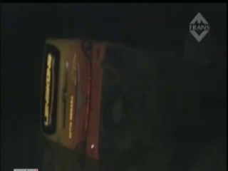 Bus Tabrak Tronton, 6 Orang Tewas