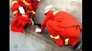 Cari Jalan Pintas, Wanita China 7 Jam Terjepit Dinding